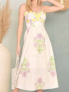 NWT Mystree dress with embroidered flowers